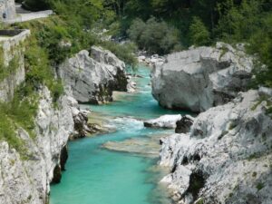 Passerelle en bois dans les Gorges de Vintgar près de Bled en Slovénie